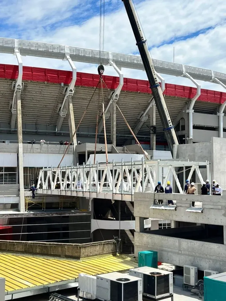 Así se colocó el nuevo túnel del Monumental (Foto: Gustavo Yarroch)