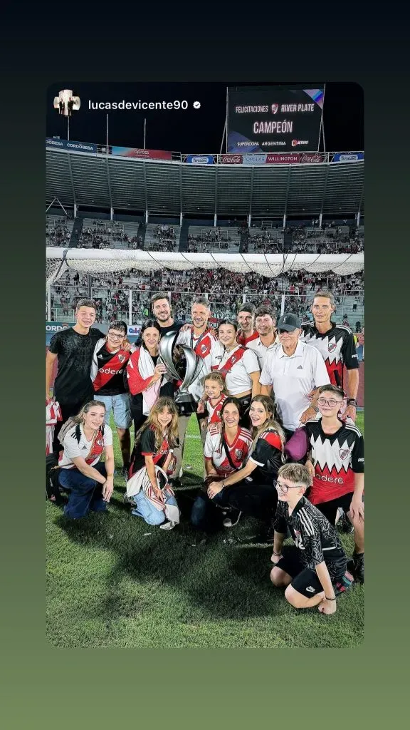 Las personas que Martín Demichelis llevó a Córdoba para la final de River con Estudiantes por la Supercopa Argentina (TWITTER: @lucasdevicente90).