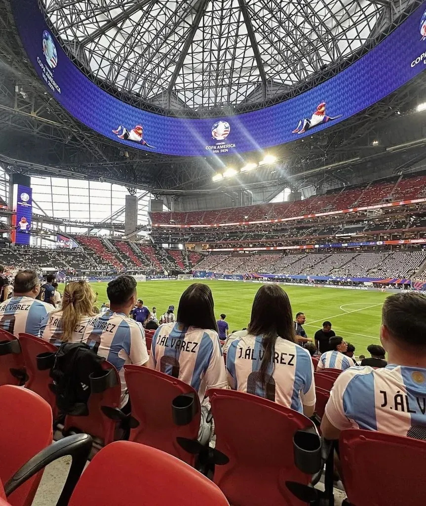 La familia de Julián Álvarez lo acompaña a todos lados y en la Copa América 2024 no podían faltar (FOTO: Instagram/ @emiliafferrero).