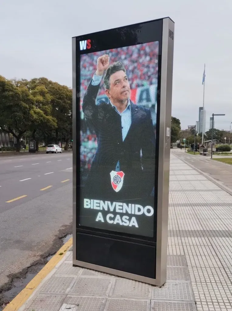 Así amanecieron las calles que rodean al Estadio Monumental.