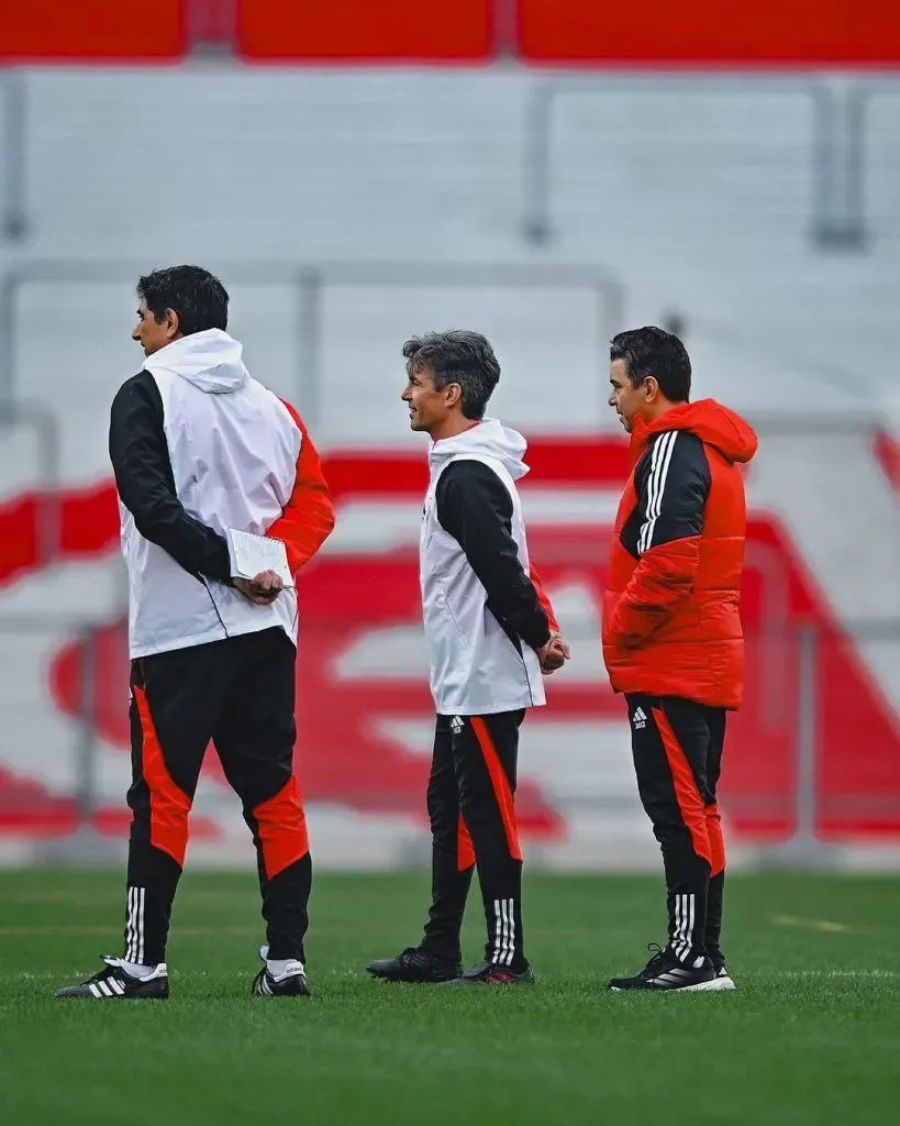 Gallardo y su CT, en el césped del Monumental (@RiverPlate).