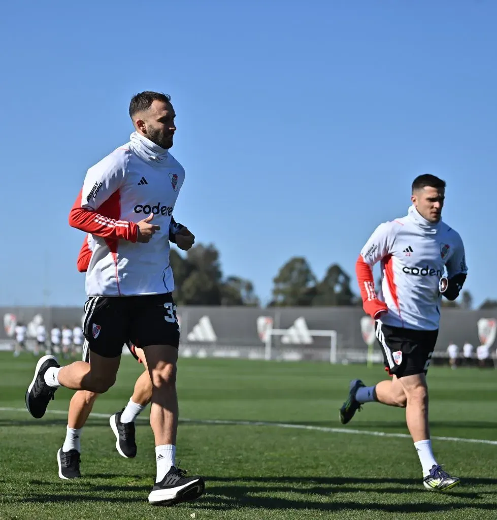 Bustos y Pezzella se entrenan con River. (River prensa)