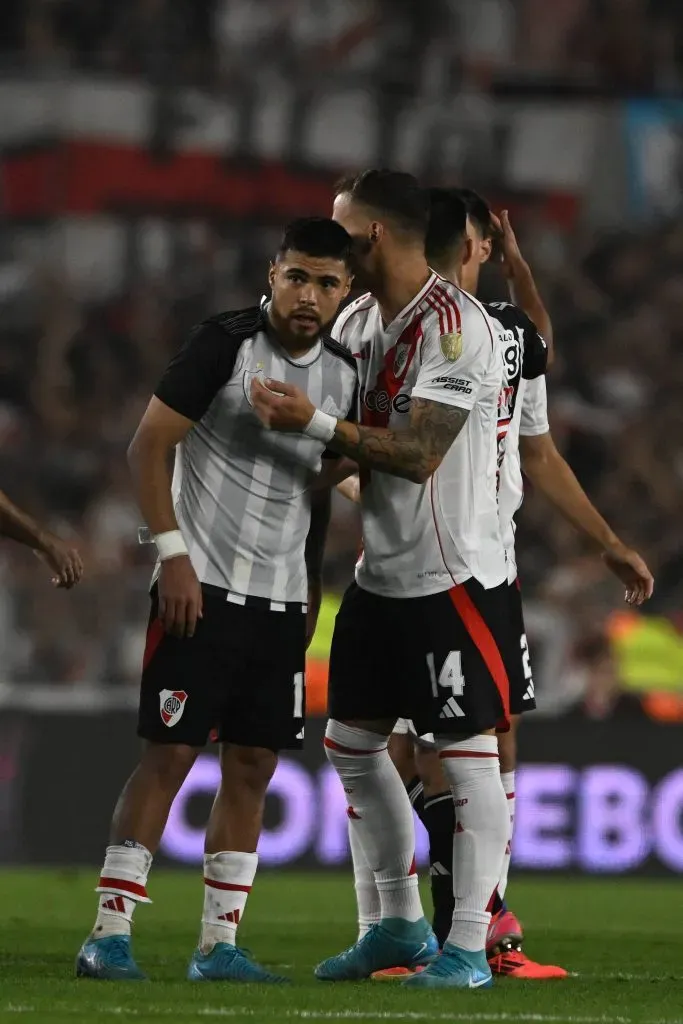 Paulo Díaz y González Pirez, con tres amarillas cada uno.