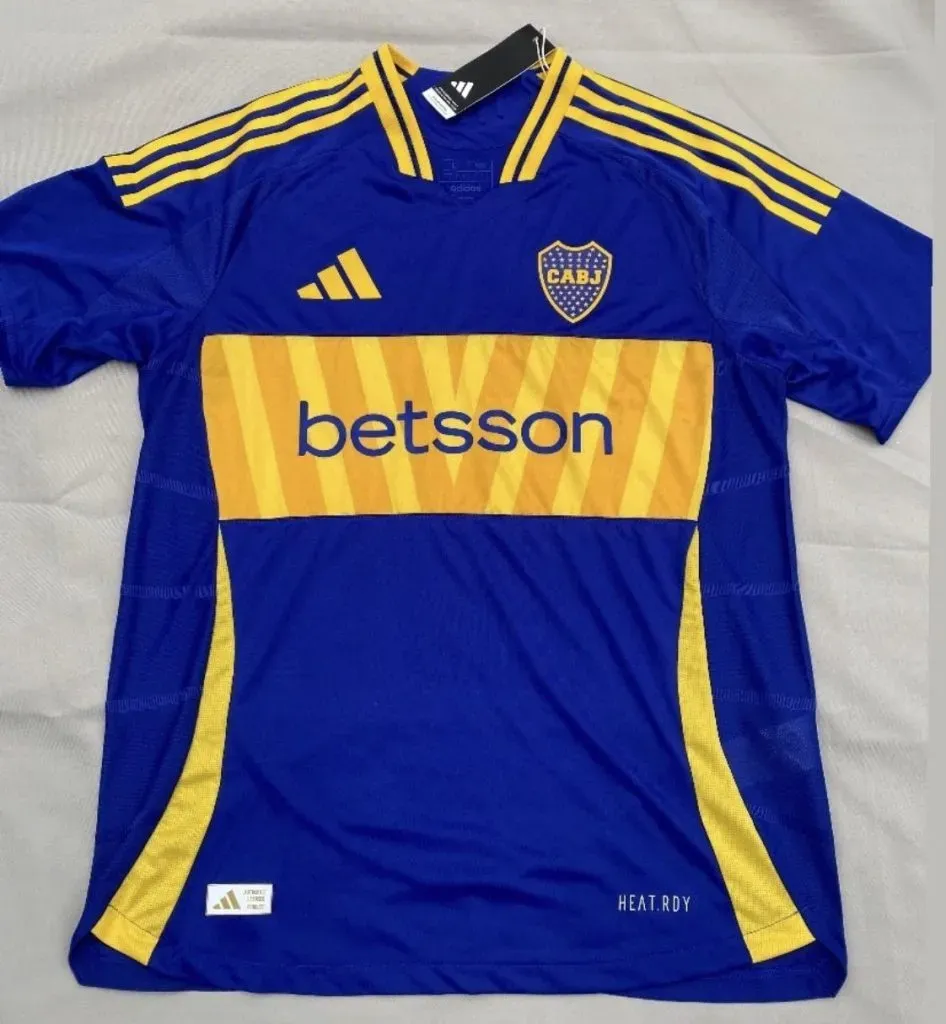 La nueva camiseta titular de Boca para el 2024/25.