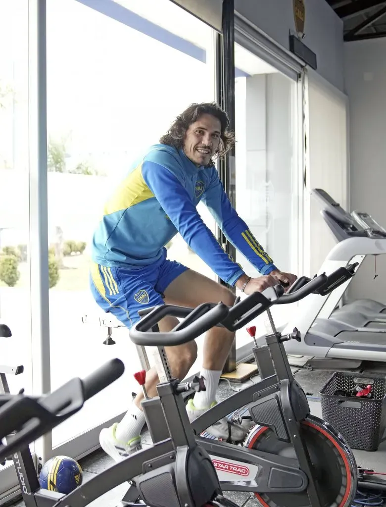 Cavani entrenando en Boca. (Imago)