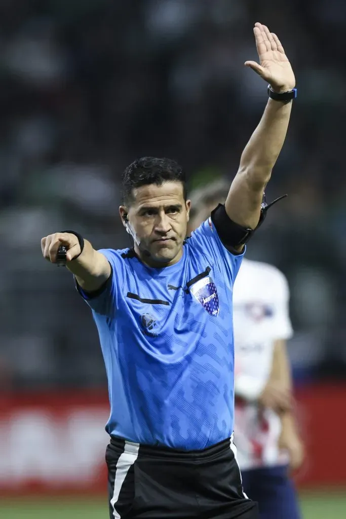 Felipe González, dirigienado la Copa Libertadores. (Getty)