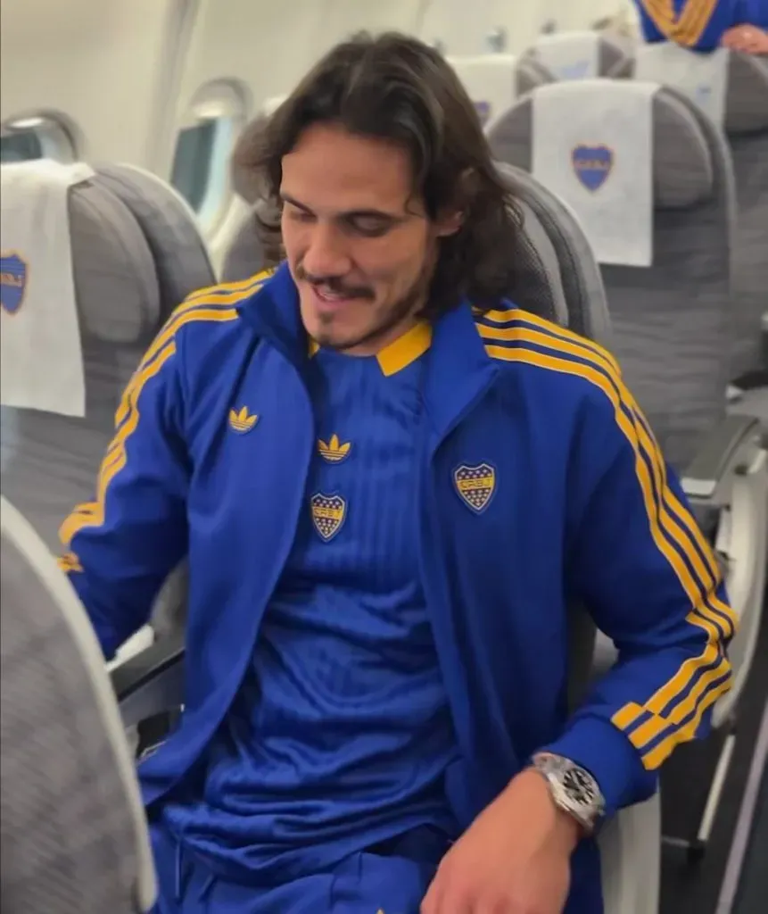 Edinson Cavani luce la nueva ropa de Boca.