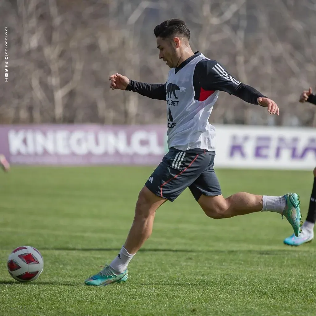 Óscar Opazo fue titular en el amistoso de Colo Colo con Santiago Morning, sumando sus primeros minutos con el club tras siete meses. Foto: Comunicaciones Colo Colo.