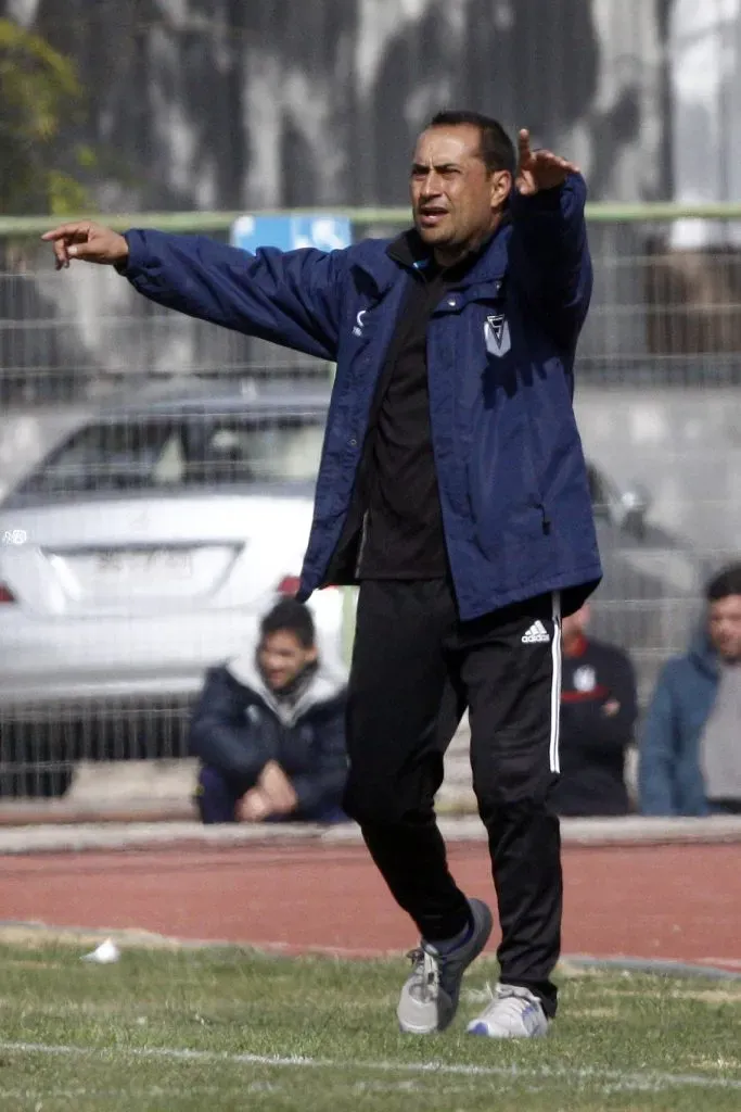 Mauricio Pozo en su época de DT de Santiago Morning. (Photosport).