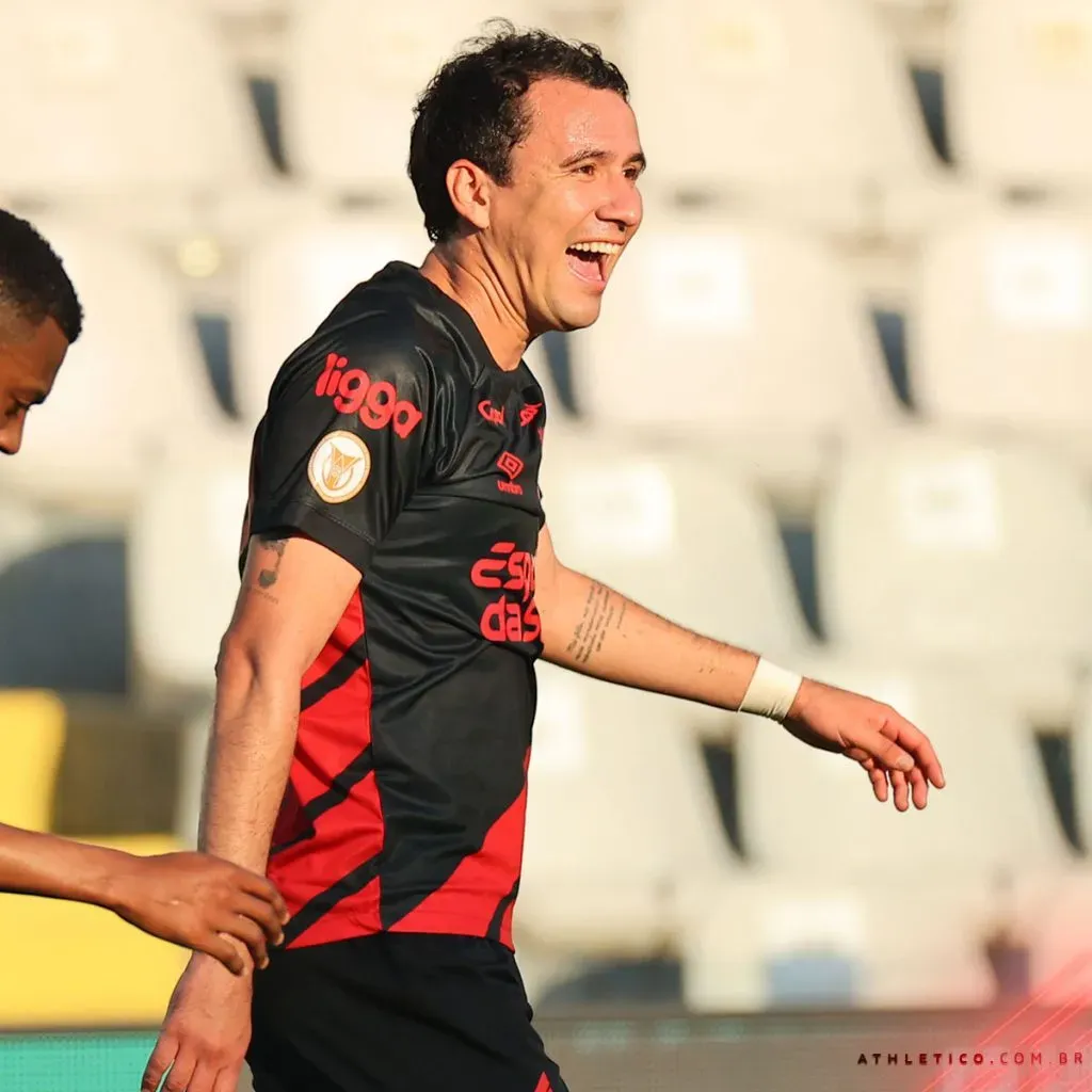 Pablo anotó el gol que le daba el triunfo al Athletico Paranaense, pero Santos lo empató en el final. Foto: Comunicaciones A. Paranaense.