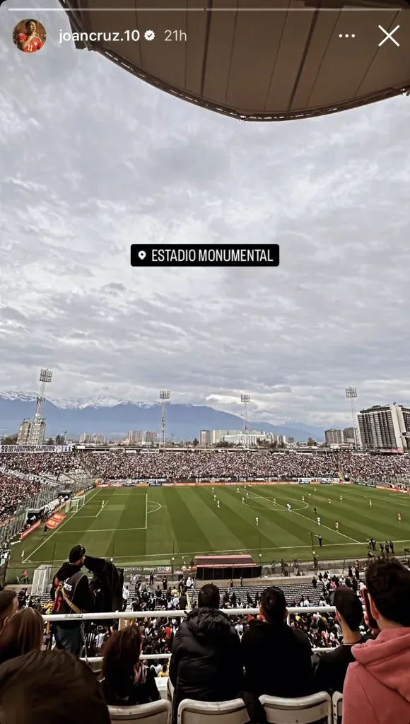 Joan Cruz llegó a apoyar a Colo Colo ante la UC. Foto: Instagram.