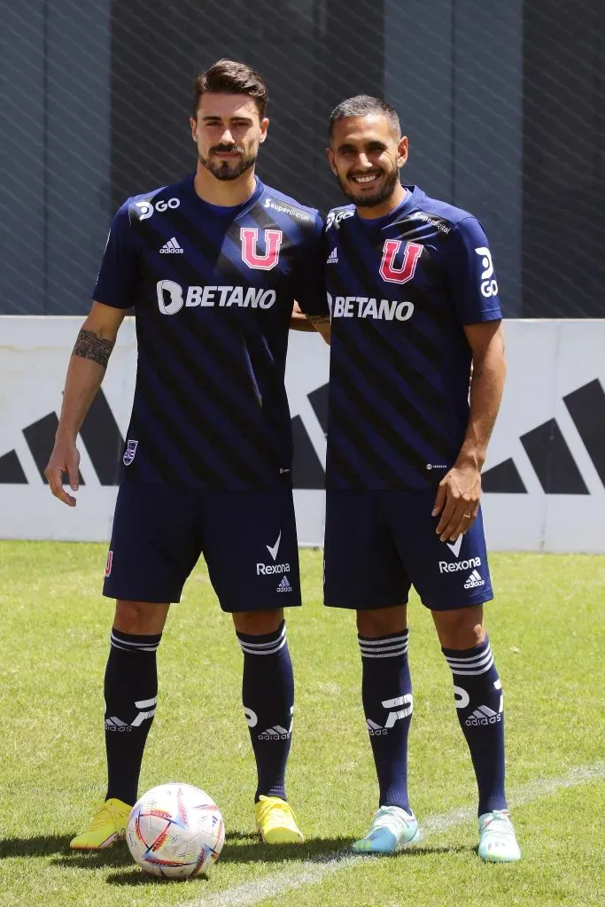 A fines de 2022, tanto JP Gómez como Federico Mateos fueron presentados como los dos primeros refuerzos de la U de cara a la temporada 2023. | Foto: Photosport