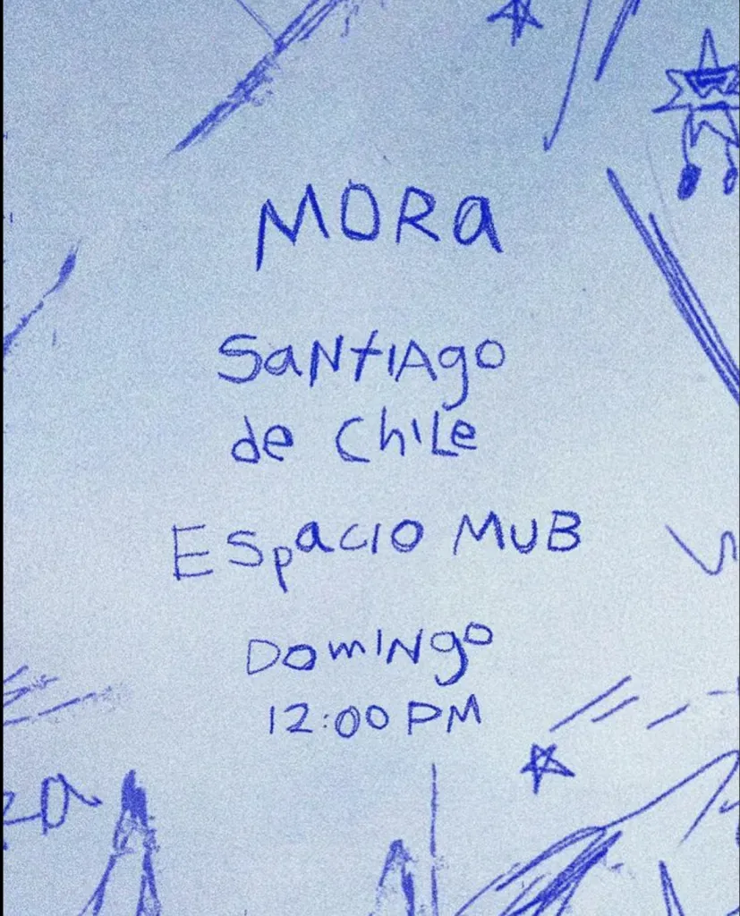 “Nueva ubicación para escuchar las sorpresas que nos tiene Mora para el futuro cercano. 27 de agosto – Espacio Mub – 12:00 – Entrada liberada. Recuerden que el artista no estará presente. Que lo disfruten”, fue el comunicado de Bizarro.