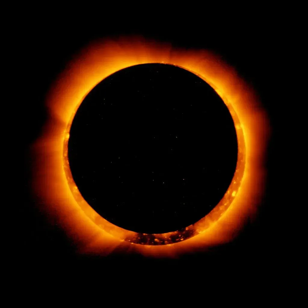 El 20 de mayo de 2012, durante el primer eclipse anular visto en EE.UU. desde 1994, se observan manchas solares cuando la Luna pasa a la posición de eclipse total tras alcanzar la anularidad | Foto: Getty Images