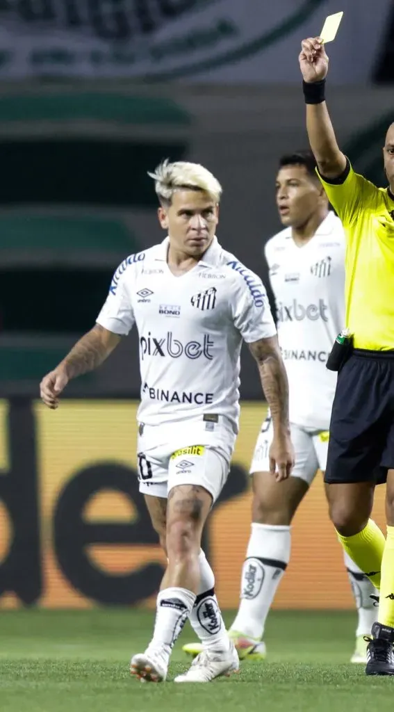 Medel se había agarrado con Soteldo en el Santos vs. Vasco da Gama.