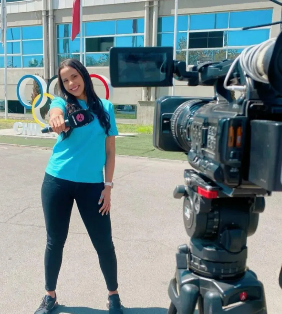 Edixandra en terreno para TNT Sports