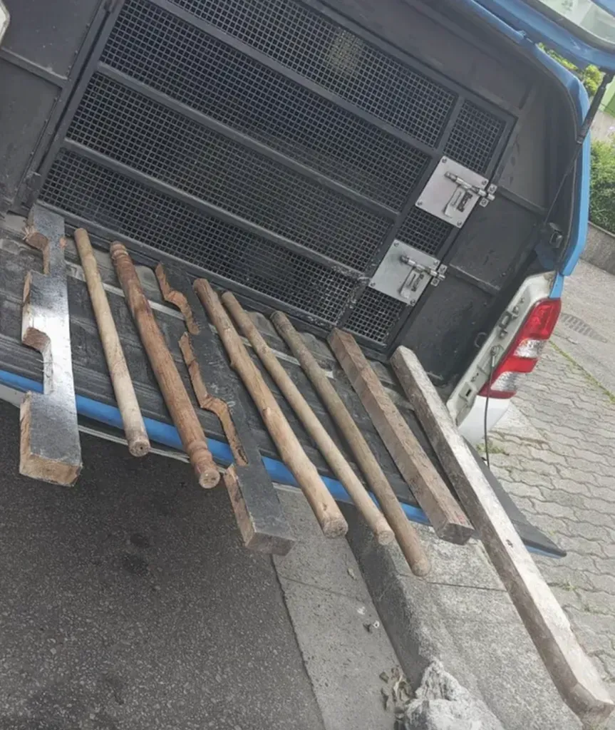 Los palos de madera que transportaban los hinchas de Flamengo y Vasco | Globo Esporte