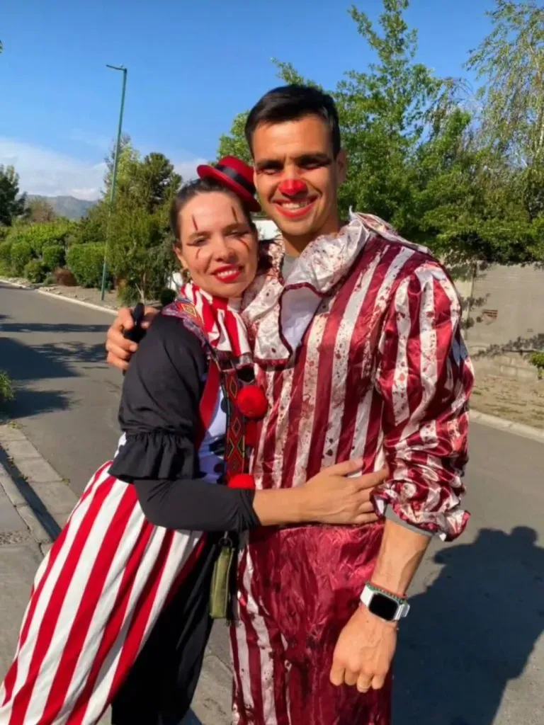 Toselli junto a su esposa disfrutan del Halloween familiar.