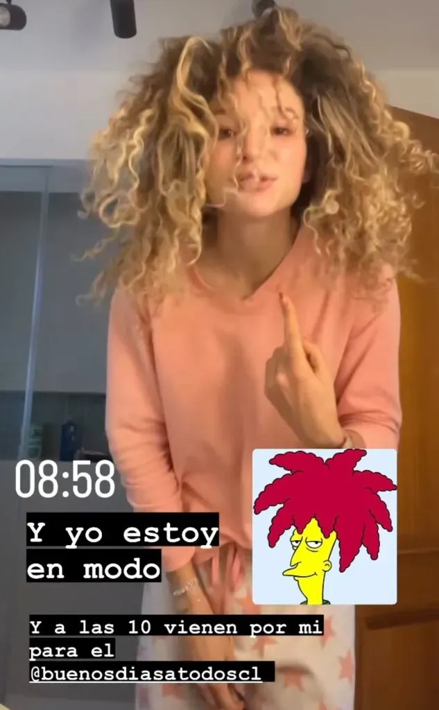 Martina Weil bromea con su pelo en la mañana en sus redes sociales. Foto: Instagram.