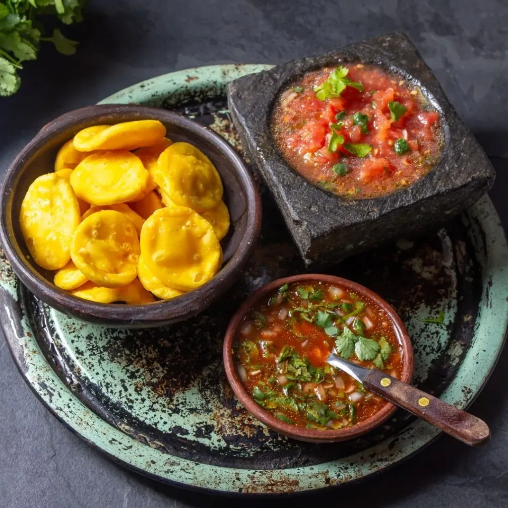 Sopaipillas con pebre