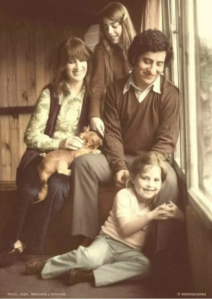 Joan Jara, Víctor Jara y sus dos hijas