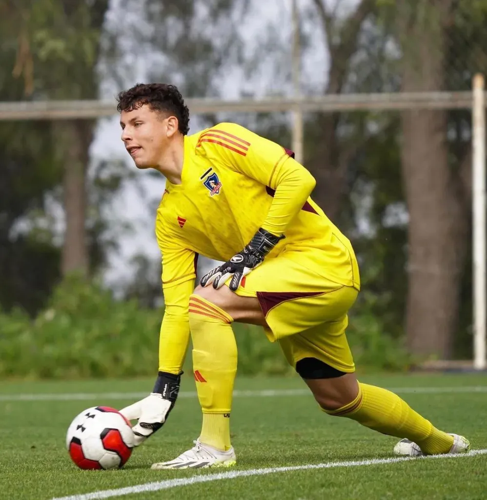 Otro partido de Martín Ballesteros en el  equipo de proyección albo. Fue ante la UC. (Foto: Colo Colo).