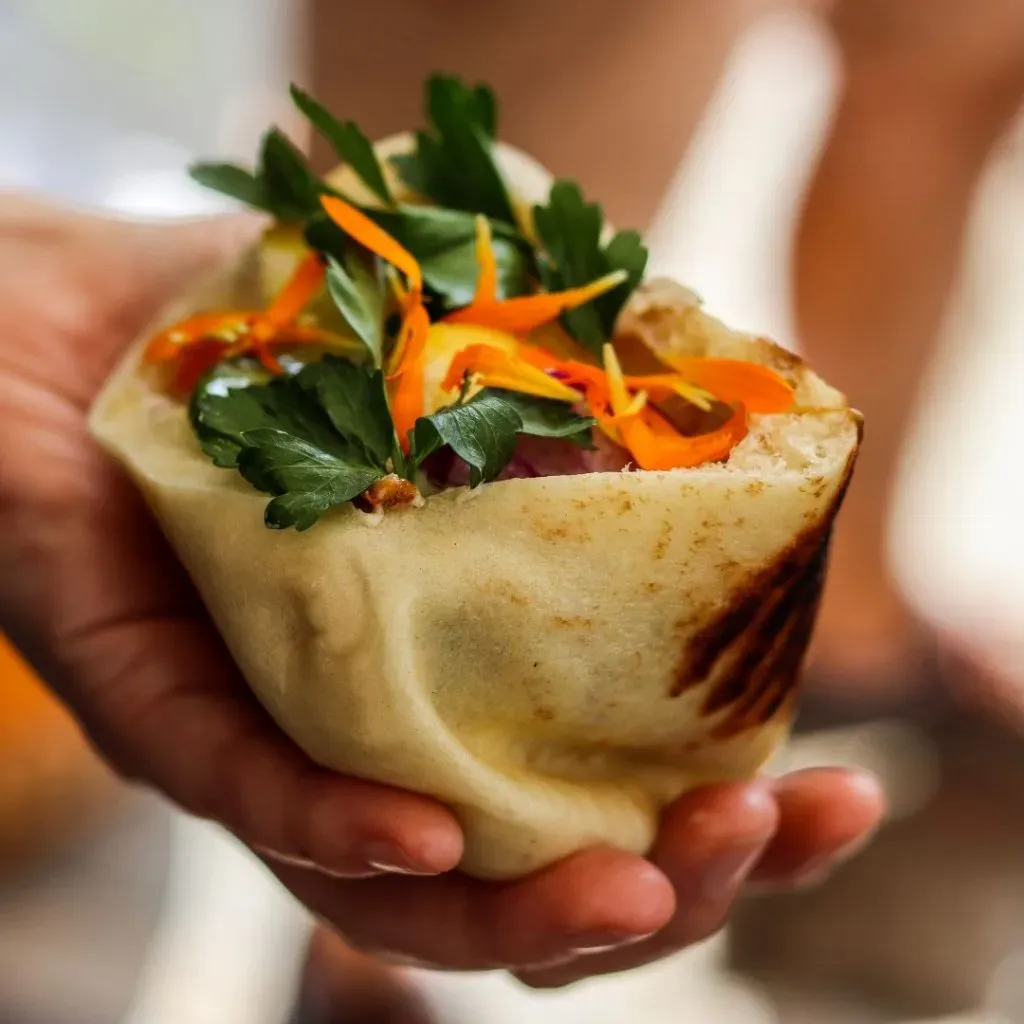 Pan pita relleno con verduras