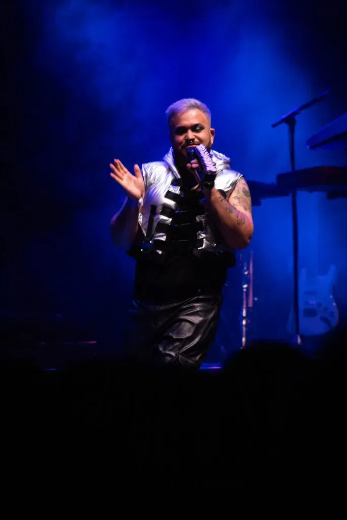 Barbacius fue un gran acierto como telonero y es que conquistó al público con sus canciones. Foto: Adrián Suarez.