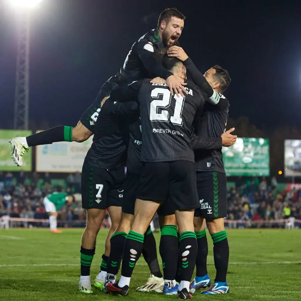 Real Betis se lo dio vuelta al Villanovense en los descuentos y avanzó en la Copa del Rey. Foto: Comunicaciones Betis.