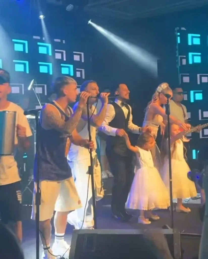 El Polaco canta en el matrimonio. Foto: Instagram.