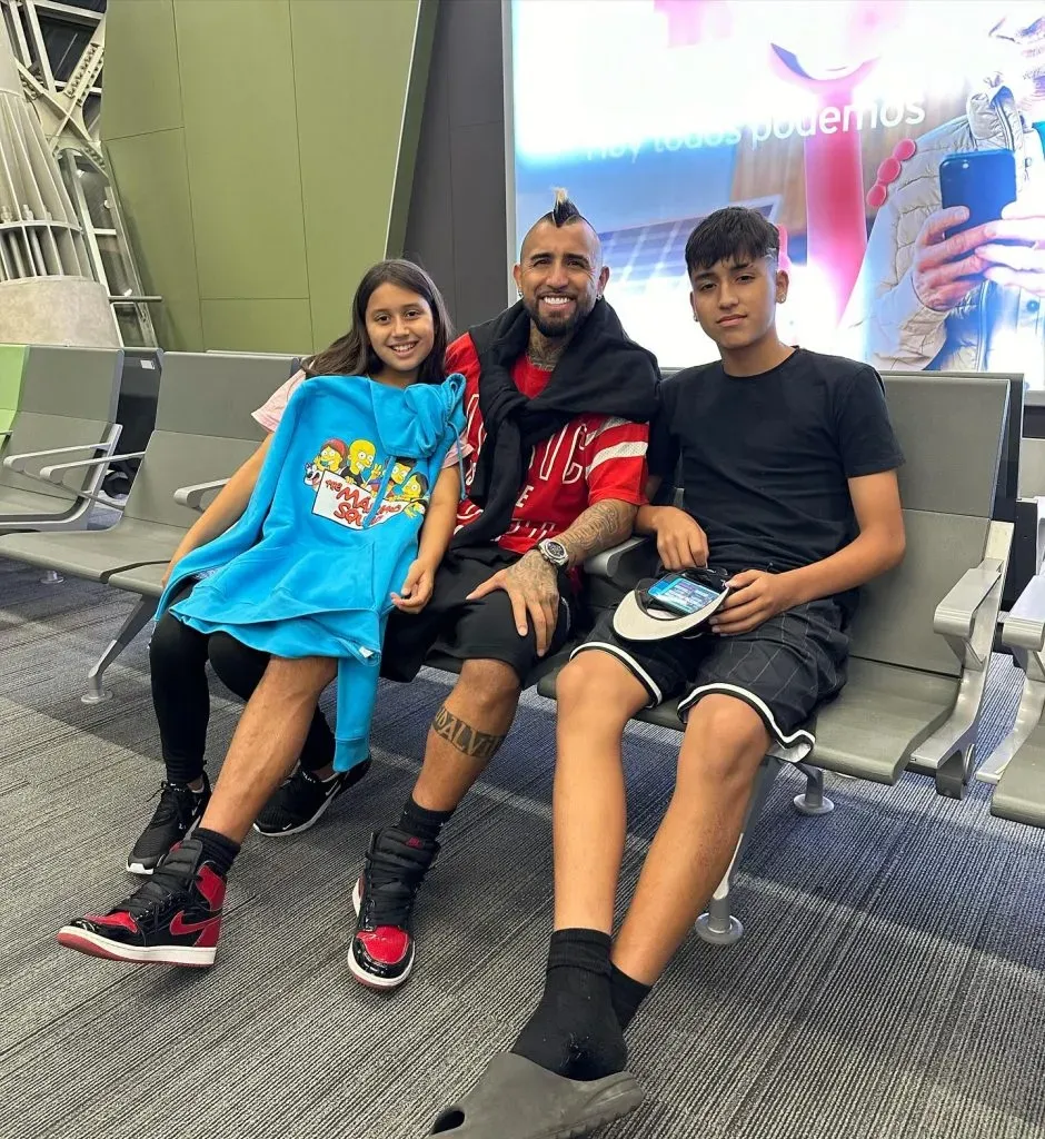 Arturo Vidal actualmente está de vacaciones junto a sus hijos. | Foto: Instagram kingarturo23oficial