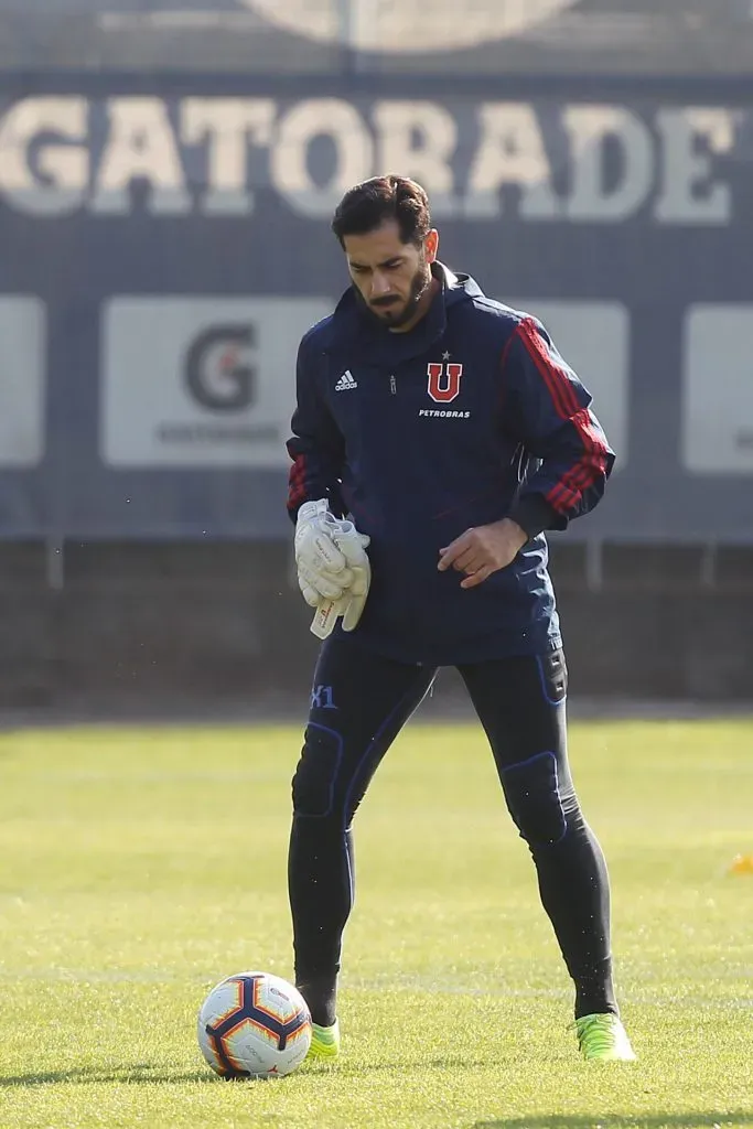 Johnny Herrera, férreo defensor de Cristóbal Campos en la U (Photosport)