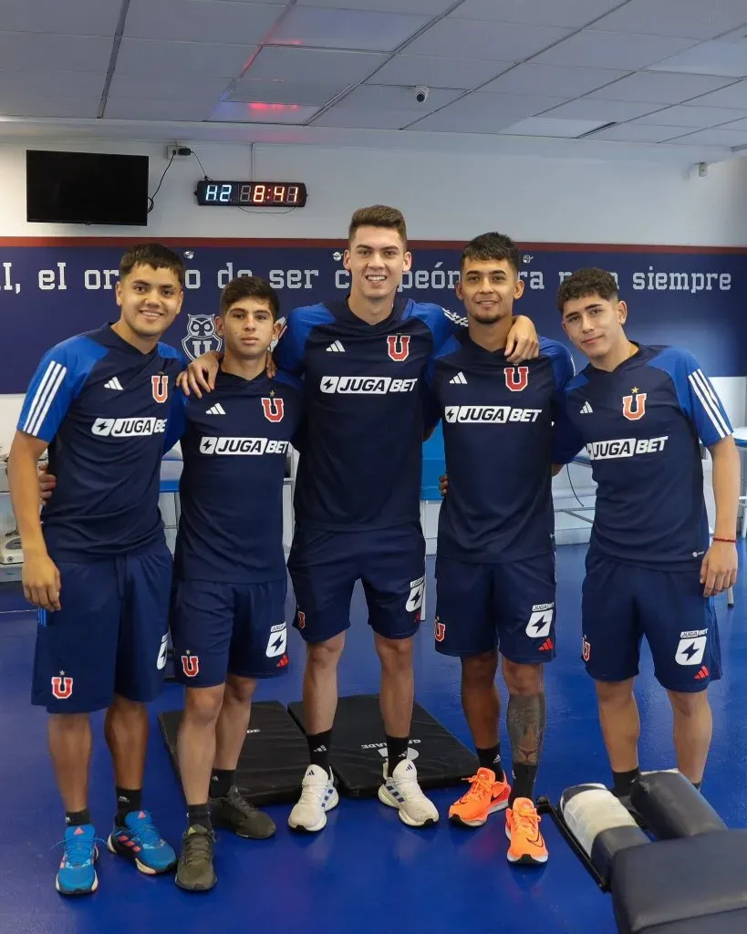 Los jugadores lucen el nuevo auspiciador tanto en la camiseta como en el short. Foto: U. de Chile.