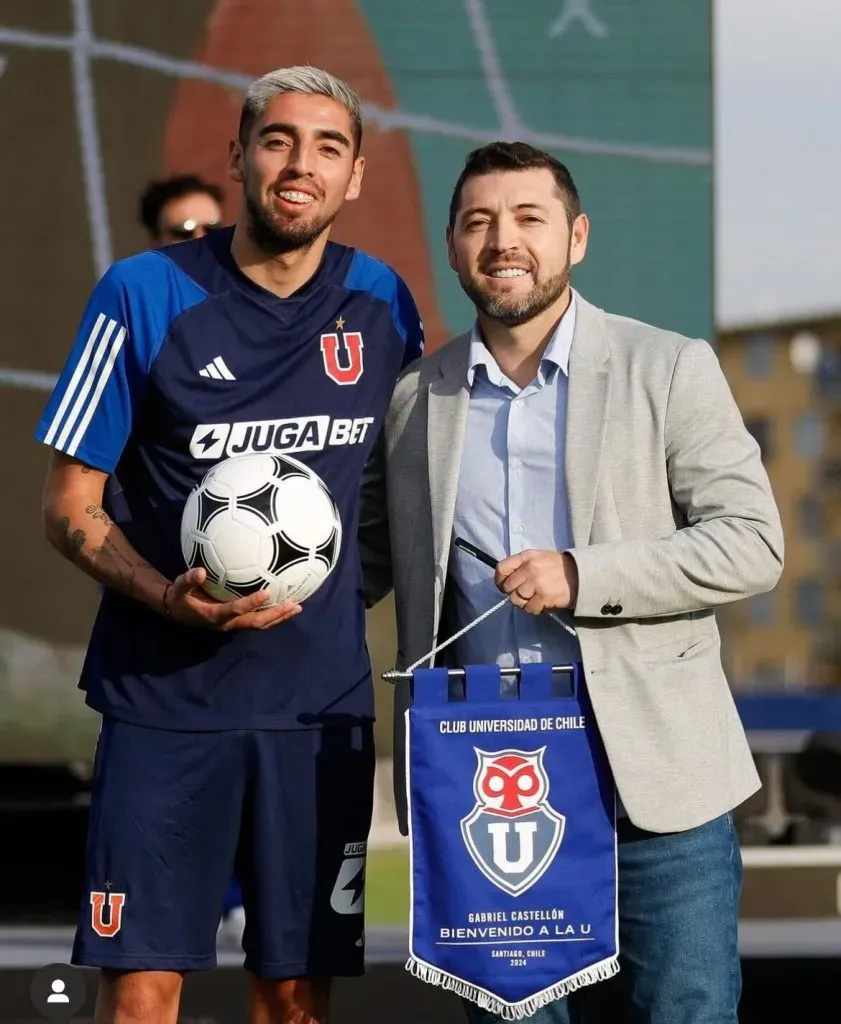 El ex capitán José Rojas le dio la bienvenida en Universidad de Chile. Foto: U. de Chile.