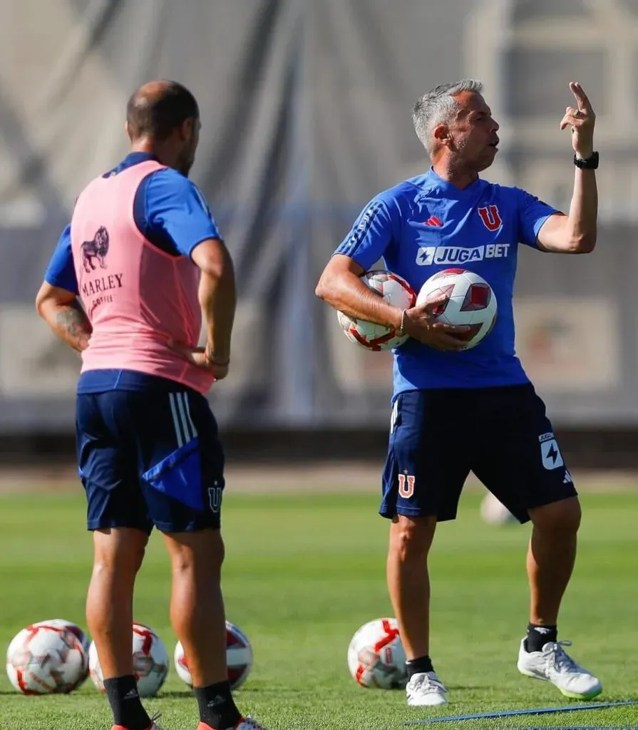 Gustavo Álvarez tiene la misión de cambiar la mentalidad en la U. Foto: U. de Chile.