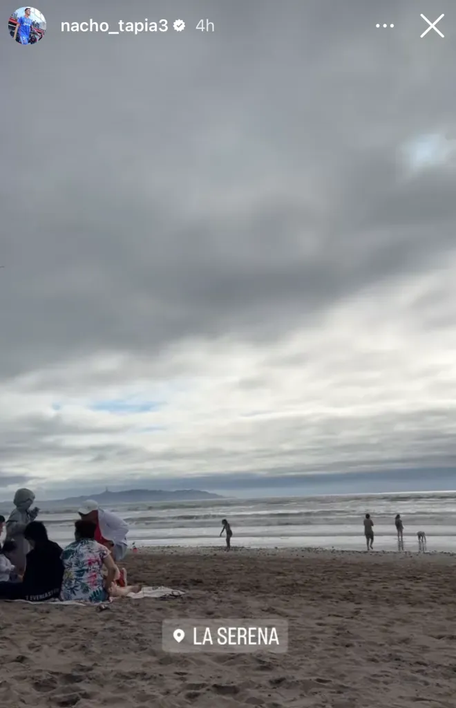 Ignacio Tapia compartió una foto de su relajado paseo por la playa en La Serena.