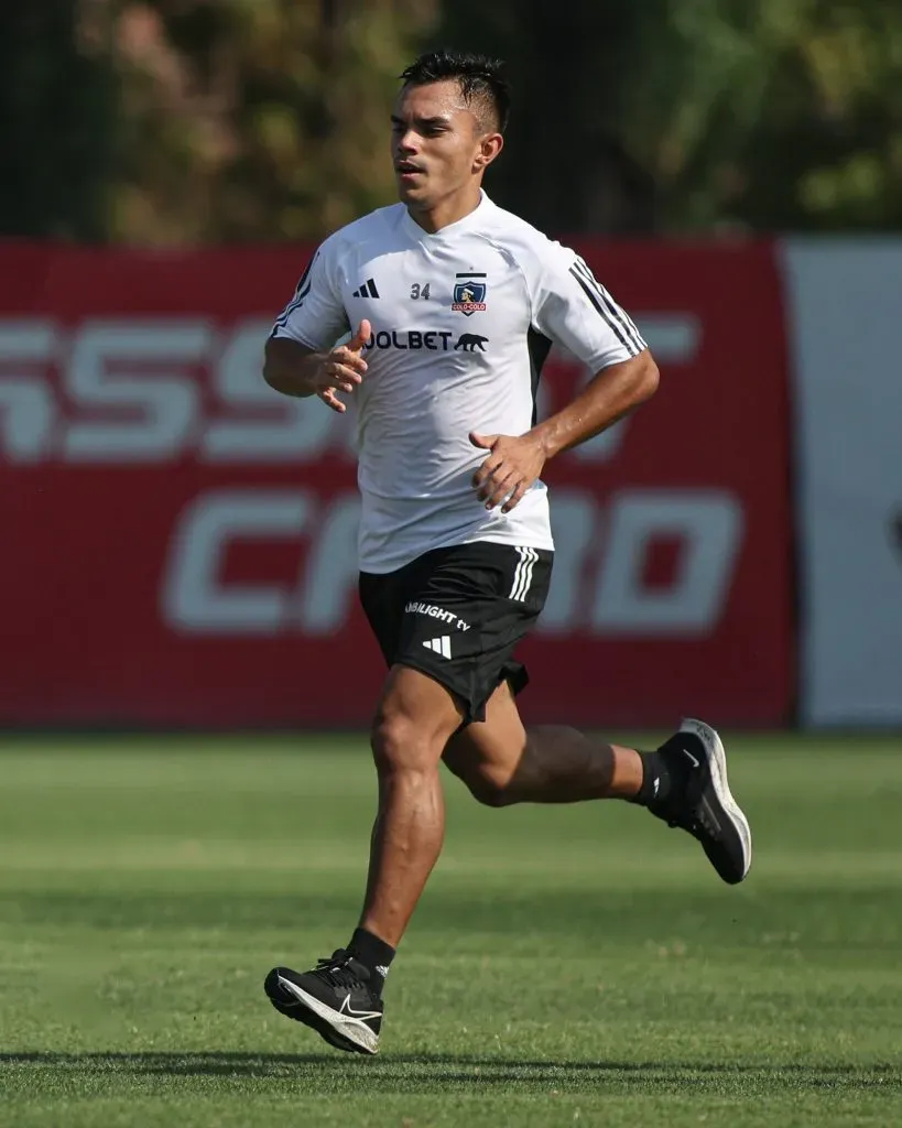 Vicente Pizarro llega a pelear su lugar en el mediocampo, donde ya están Arturo Vidal, Esteban Pavez, Leonardo Gil y César Fuentes. Foto: Comunicaciones Colo Colo.