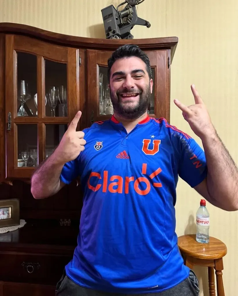 Facu con su camiseta de Universidad de Chile.