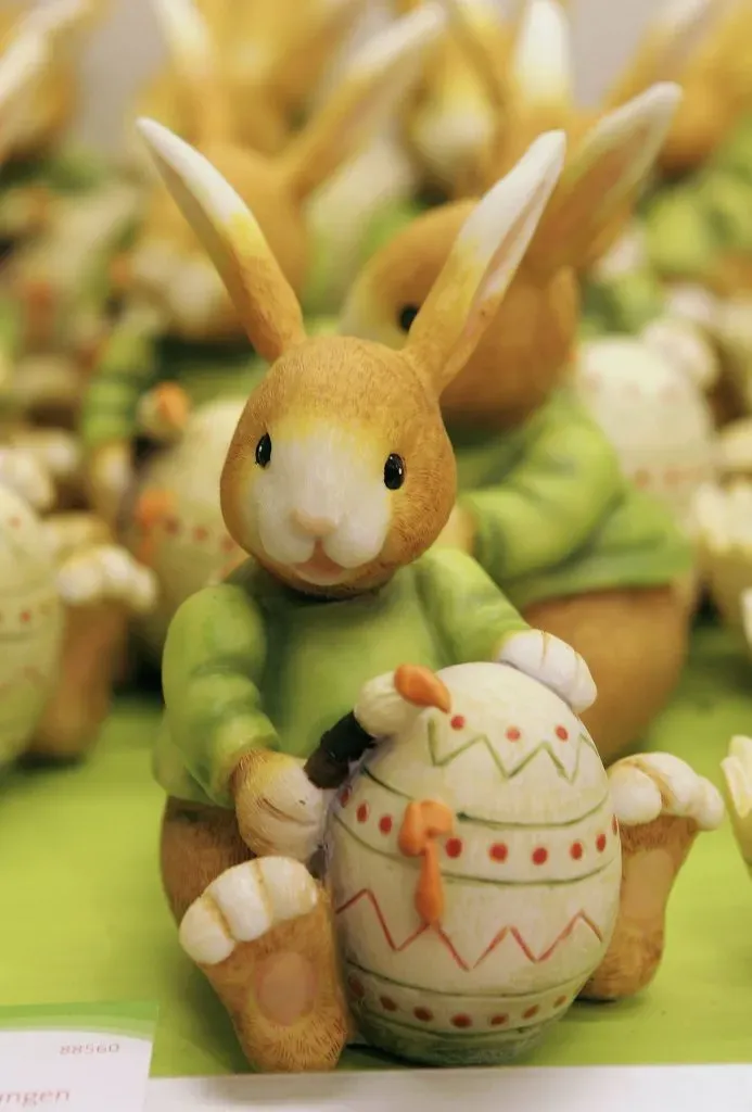 BERLIN – MARCH 17: Easter bunnies await shoppers at a florist’s March 17 , 2006  in Berlin, Germany. The German market for flowers and ornamental plant totals approximately EUR 4.5 billion annually.    (Photo by Sean Gallup/Getty Images)