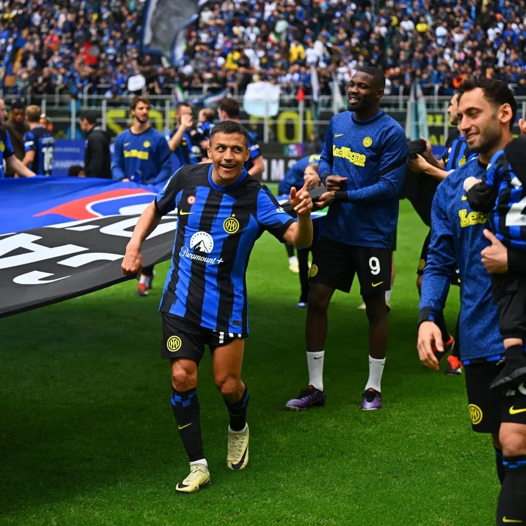 Alexis Sánchez hizo de las suyas en el festejo del título del Inter de Milán. Foto: Comunicaciones Inter.