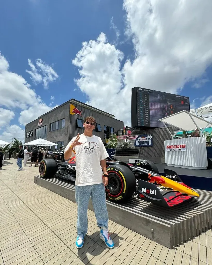 Igor Lichnovsky junto al Red Bull Racing que por ahora domina la F1. (Captura Instagram).