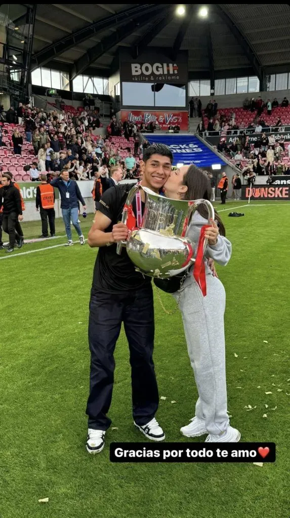 Darío Osorio celebra el título junto a su pareja, Catalina Díaz (Instagram)