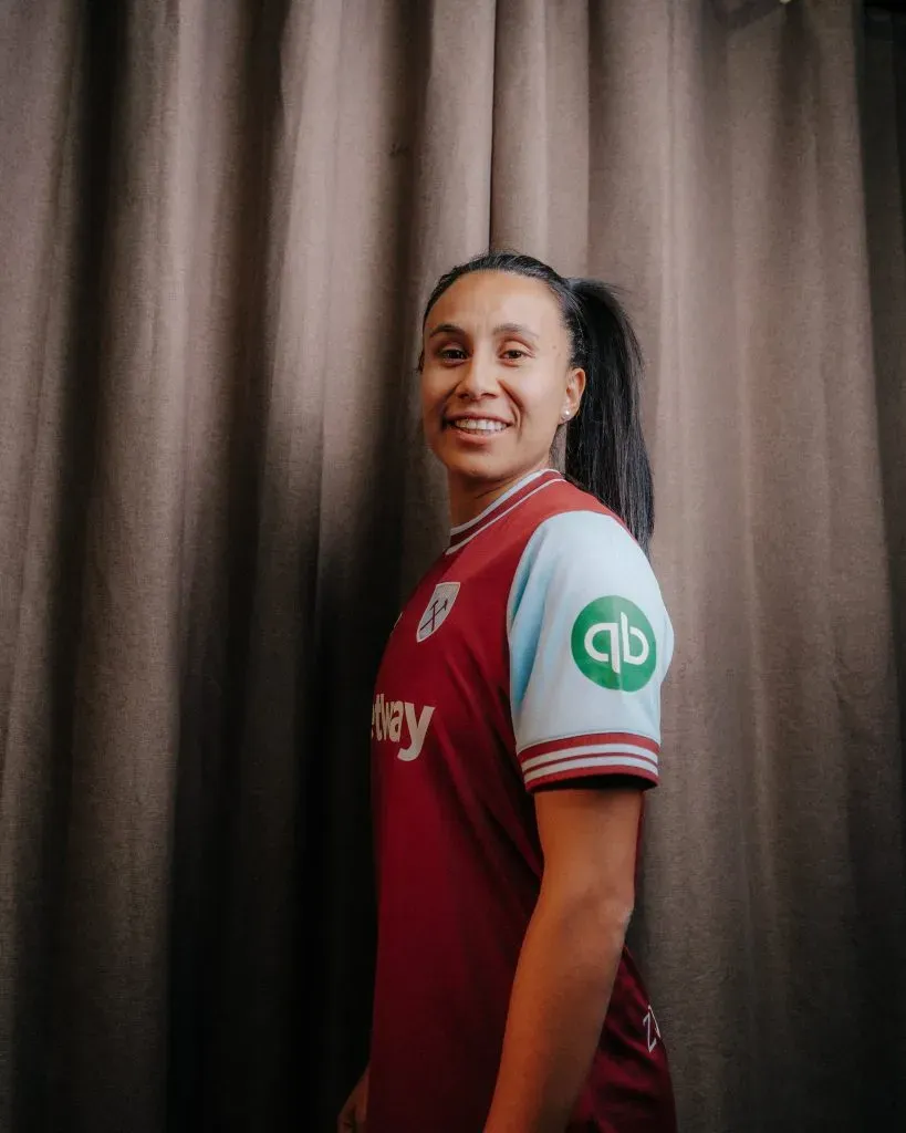 Camila Sáez ya viste los colores del West Ham de Inglaterra. Foto: Comunicaciones West Ham.