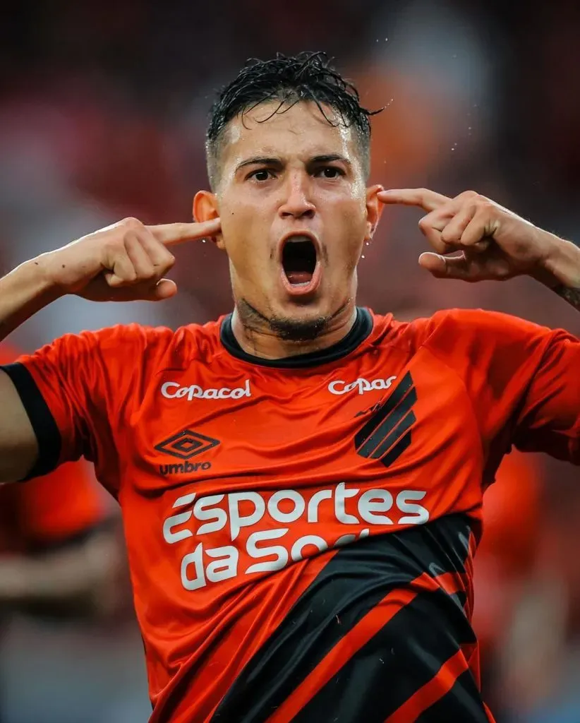 Jader Gentil festeja con Athletico Paranaense. (Foto: Instagram).