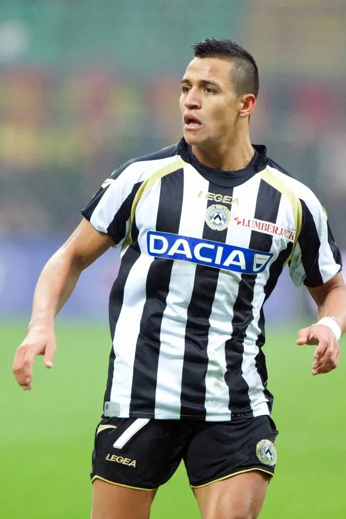 La camiseta que usó Alexis entre 2010 y 2011, su último año en Udinese. Foto: Imago