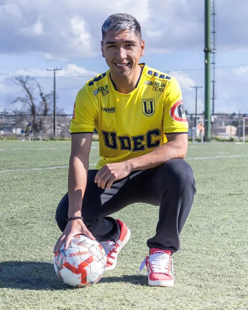 Renato Cordero con la camiseta de la U de Conce. Foto: U de Conce.