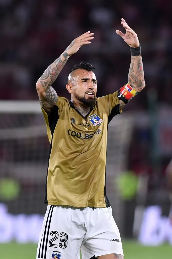 Arturo Vidal y la camiseta “cábala” que usará Colo Colo ante River (Getty Images)