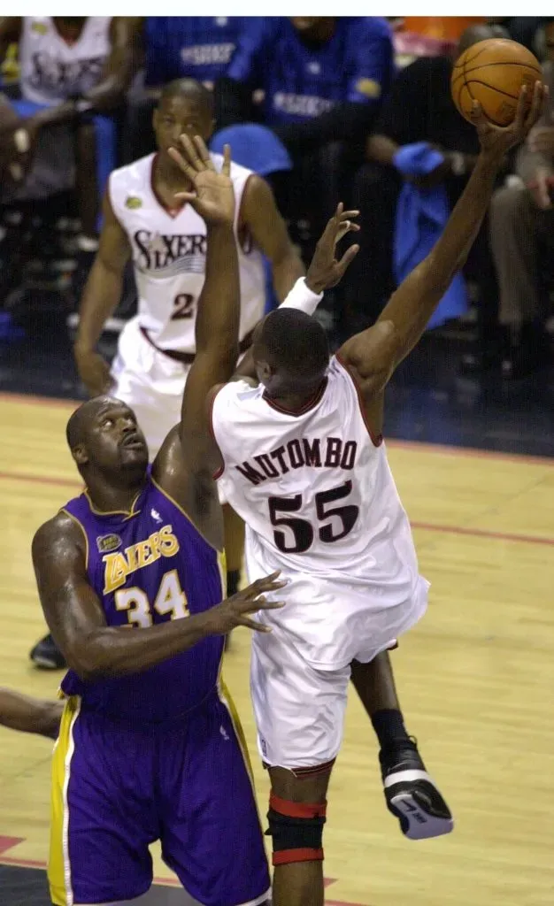 Mutombo destacó en la NBA y es uno de los mejores defensores de la liga.