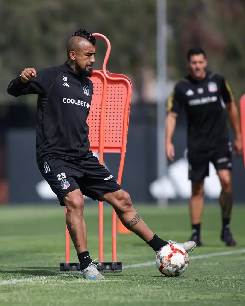 Arturo Vidal durante el entrenamiento en el Cacique (Colo Colo)