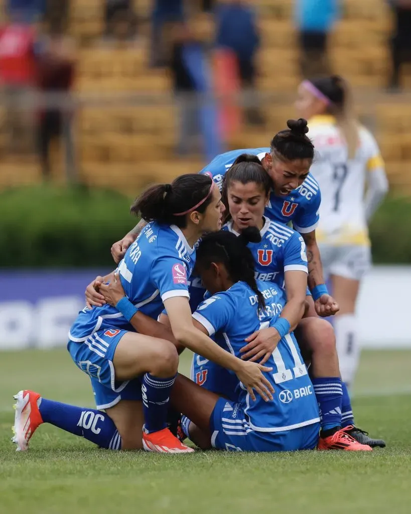 Fernanda Araya, la máxima goleadora de la U en el Campeonato Femenino (X: @udechilefem)